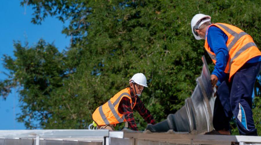 Expert Emergency Roof Repairs services in Clinton, IL